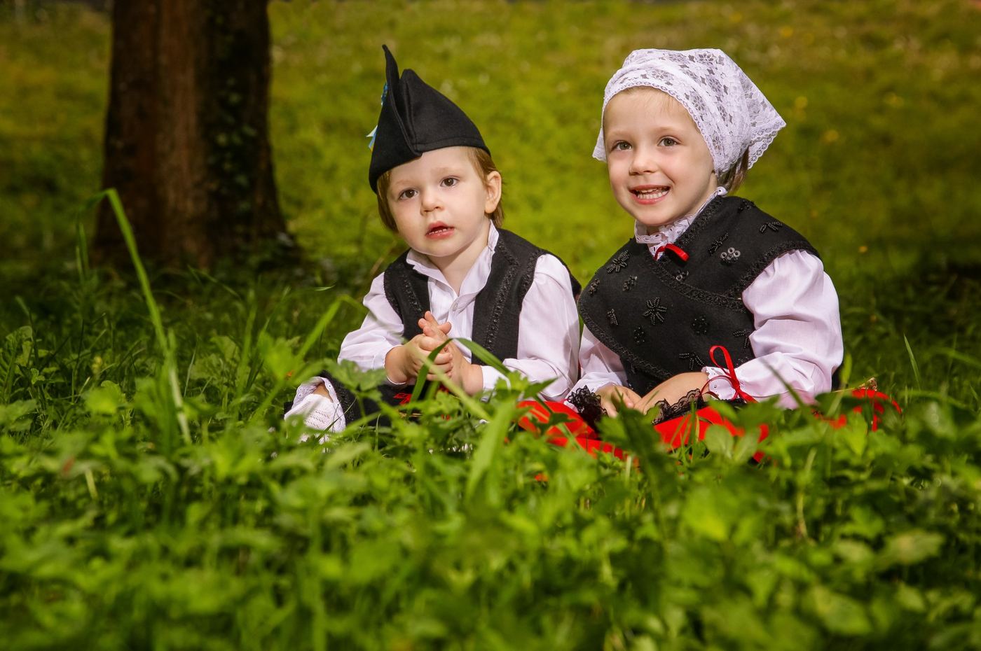 Niños con traje regional asturiano — alquiler y venta de trajes asturianos en Oviedo